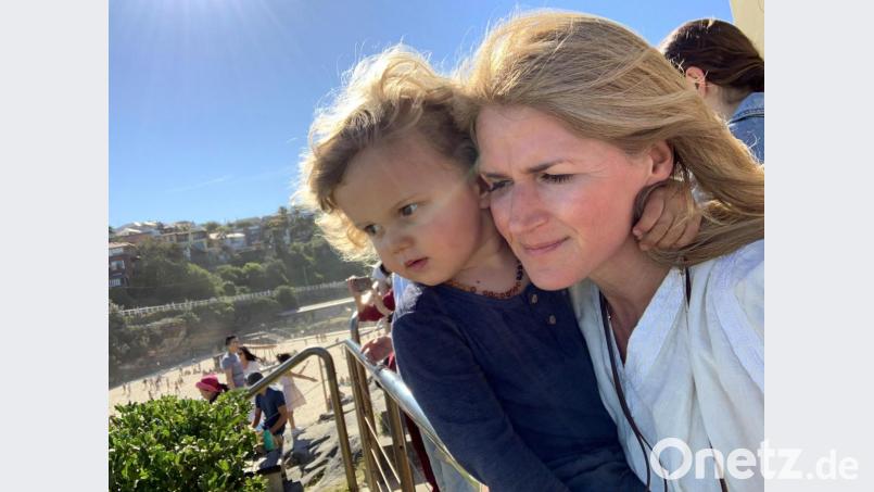 Sybille Hägler lebt mit ihrem Sohn Hugo und ihrem Lebensgefährten Anthony in Sydney. Die Aufnahme entstand bevor die großen Buschfeuer in Australien ausbrachen. Bild: exb