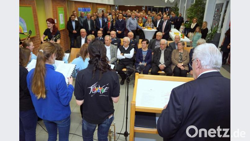 Die Aula der Schule bot gerade noch ausreichend Platz für den Empfang Bild: bkr