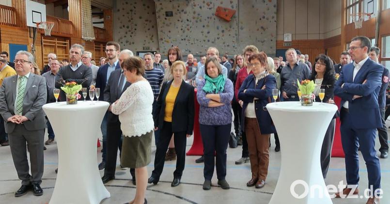 Weit über 150 Gäste lauschen beim Neujahrsempfang den Worten von Bürgermeister Gottfried Härtl. Bild: bsc