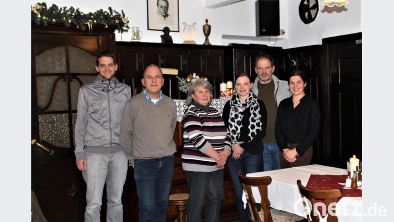 Die im Amt bestätigte Vorstandschaft der ARGE Fisch (v.l.): Geschäftsführer Fabian Polster, Kassenprüfer Martin Burger, Schriftführerin Elfriede Stock, 2. Vorsitzende Stephanie Wenisch, 1. Vorsitzender Thomas Beer sowie 3. Vorsitzende Lena Bächer. Es fehlen: Kassierin Manuela Bächer und Kassenprüfer Wolfgang Stock. Bild: Fabian Polster, ARGE Fisch/exb
