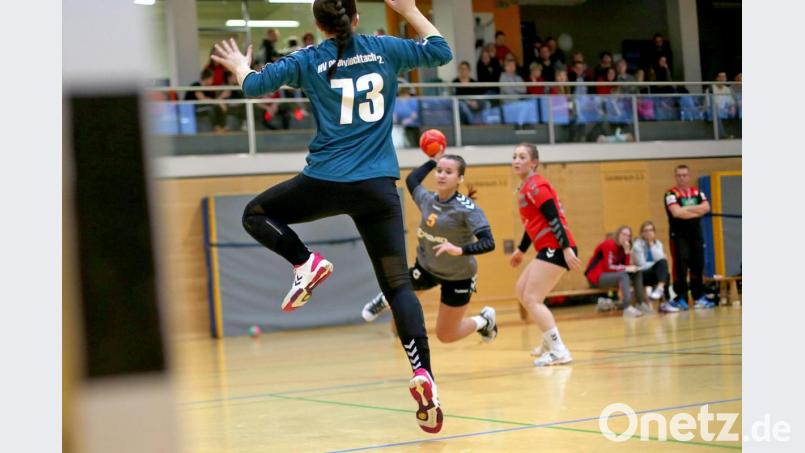 Torfrau Carolin Dobmeier (hier im Spiel gegen die HG Amberg) zählte am auch am letzten Samstag zu den stärksten Spielerinnen in einer homogenen Einheit. Bild: Günter Uschold (gud)