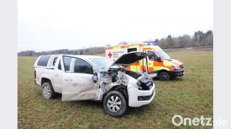 Bei Weidenberg hat ein Zug ein Auto erfasst und mitgeschleift. Bild: Nordbayerischer Kurier
