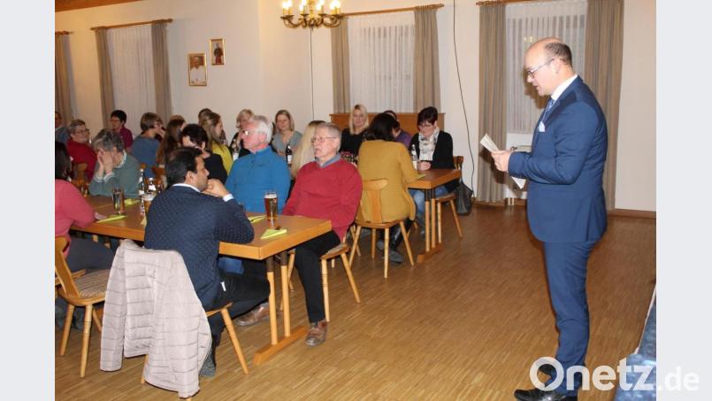Viele Gäste kamen zum Helferessen der Pfarrei. Hier Kirchenfpleger Stefan Kausler. Bild: soj