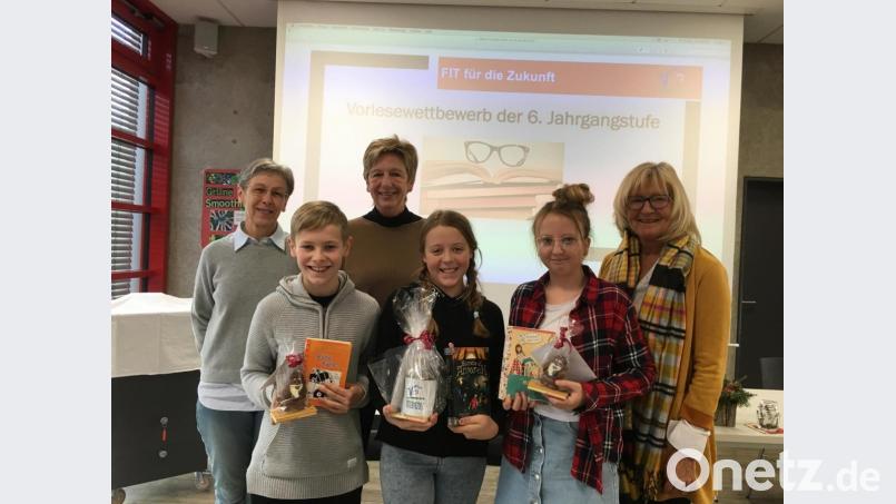 Die Sieger des Vorlesewettbewerbs bekamen Buchgutscheine. Bild: exb/Markus Binder
