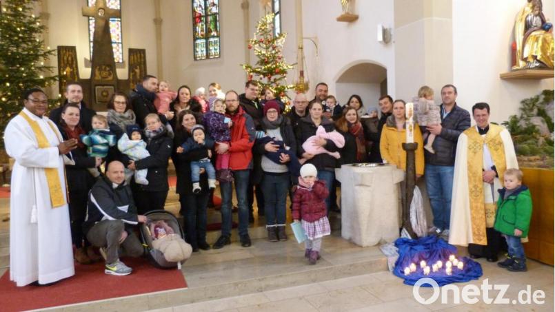 Elf Kinder, die 2019 geboren wurden, sind mit ihren Eltern, Großeltern und Geschwistern der Einladung zur Feier des Taufgedächtnisses gefolgt. Bild: hok