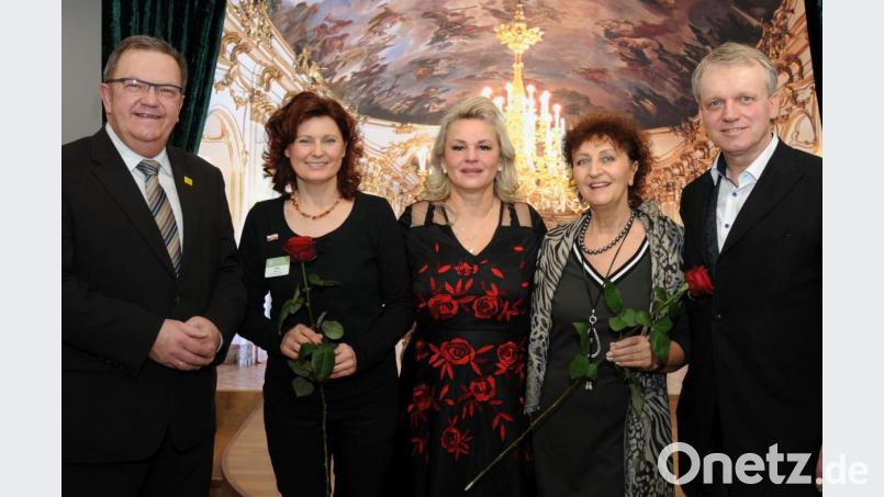 Bürgermeister Martin Preuß (links) wünschte (weiter von links) Beate Tran, Claudia Hiersig, Erna Anna Eichenseer und Joachim Hiersig viel Erfolg. Bild: gf