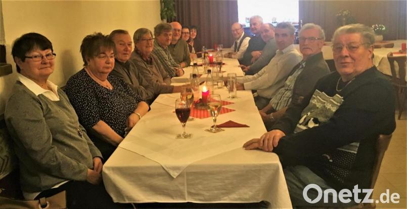 Die Schützen um Vorsitzenden Alfred Wagner (Sechster von links) begingen den Gründungstag. Bild: hl