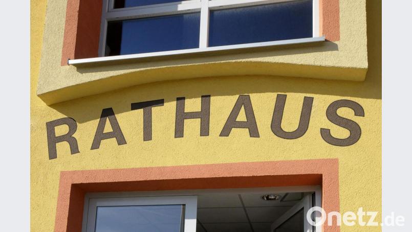 Der Plan, das Ammerthaler Rathaus umzubauen, gefällt längst nicht jedem in der Gemeinde. Bild: Petra Hartl