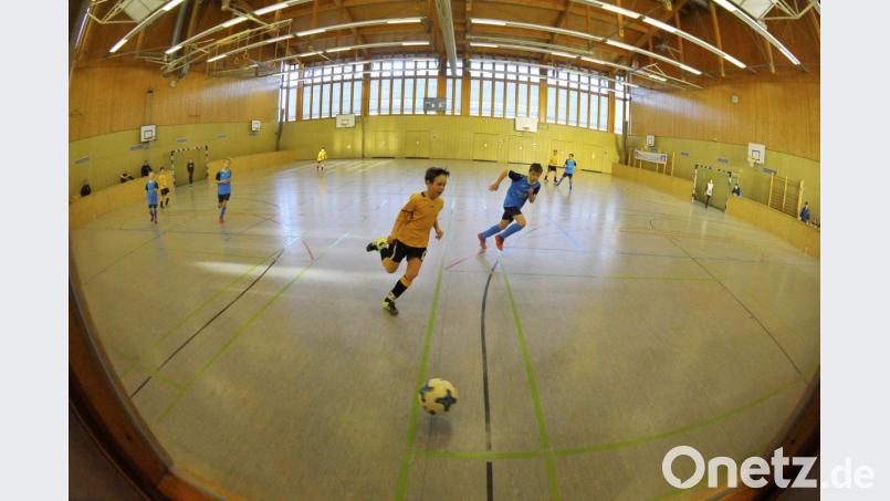 Zwei Tage lang gehörte die Hirschauer Schulturnhalle den Nachwuchsfußballern. Archivbild: Hubert Ziegler