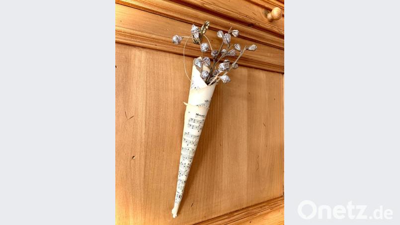 Je nach Jahreszeit können die kleinen Vasen mit getrockneten Materialien oder auch frischen Blumen befüllt werden. In letzterem Fall nur das Wasser im Reagenzglas nicht vergessen! Bild: mia