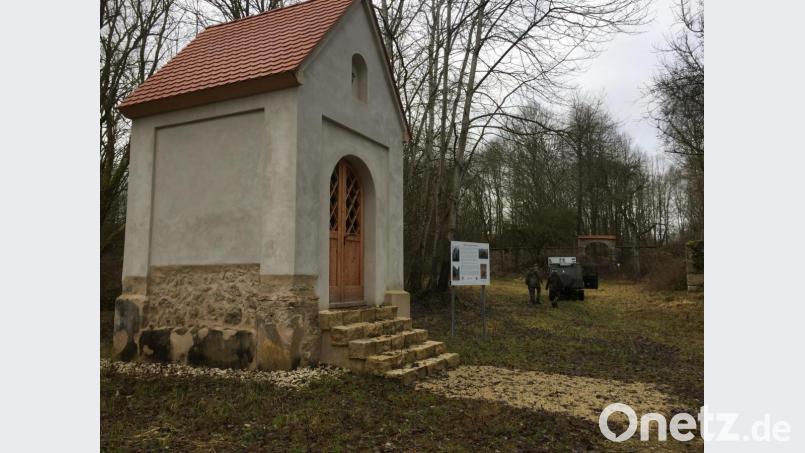Eine Attraktion beim Wintermarsch, weil normalerweise nicht zugänglich: Das Dorf Pielenhofen musste wegen der Erweiterung des Übungsplatzes Hohenfels im Herbst 1951 aufgegeben werden. Inzwischen sind große Teile der Ortschaft, in der einst 250 Menschen lebten, verfallen. Die US-Armee hat allerdings die einstige Dorfkapelle restauriert. Bild: eik
