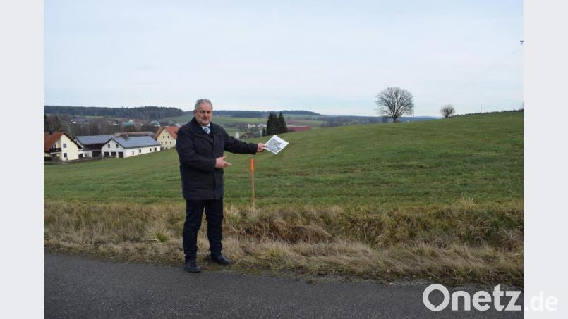 Genau hier soll die Trasse verlaufen. Somit würde der Süd-Ost-Link den Ort Themenreuth zerschneiden. Das will Bürgermeister Johann Burger in jedem Fall verhindern. Bild: szl
