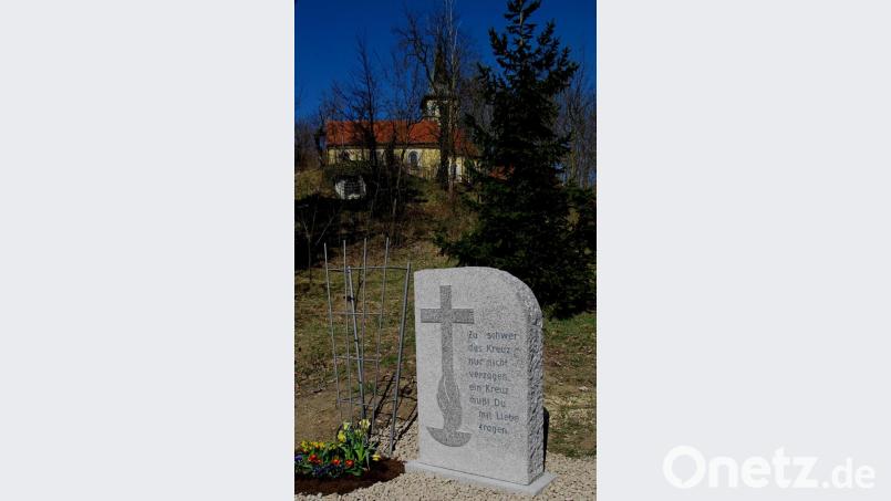 Der im Jubiläumsjahr 2012 vom damaligen Pfarrer Norbert Große eingeweihte Gedenkstein zu Beginn der 14 Kreuzwegstationen am Fuße des Treppenaufganges zur St. Nikolauskirche zeichnet heute noch den Katholischen Männervereins in seiner Mitarbeit und Mitverantwortung in der Kirchengemeinde St. Johannes der Täufer in hohem Maße aus. Darauf ist die Männergemeinschaft heute noch besonders stolz. Bild: le