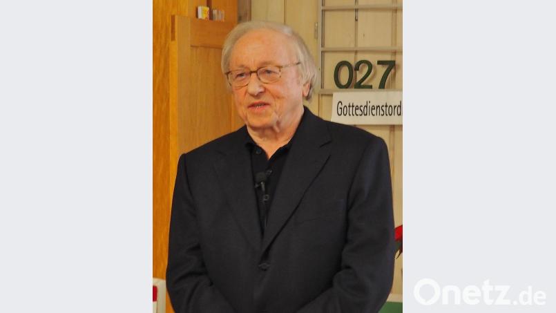Professor Peter Pawelka spricht im Martin-Schalling-Haus. Bild: Bühner