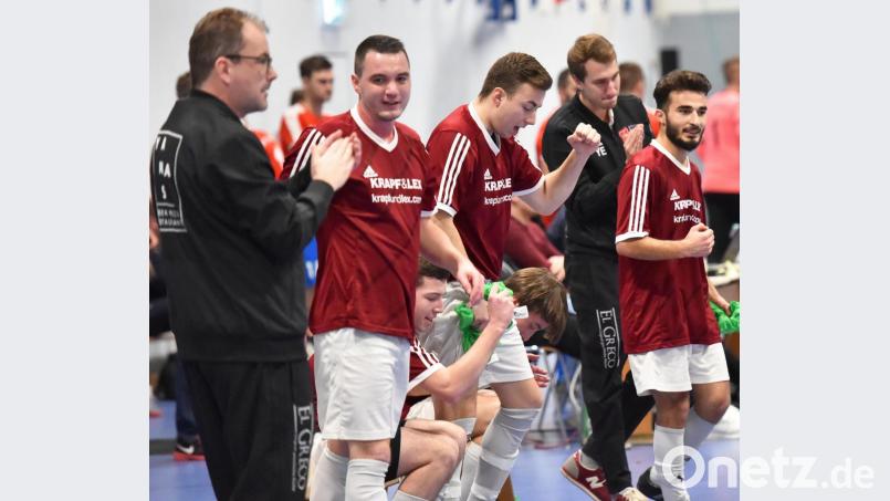 Ob die Spieler der SG Etzenricht II/Luhe-Wildenau II erneut jubeln dürfen? Der amtierende Futsal-Bezirksmeister fährt aber nicht als Top-Favorit zu den Titelkämpfen in Wackersdorf. Bild: A. Schwarzmeier