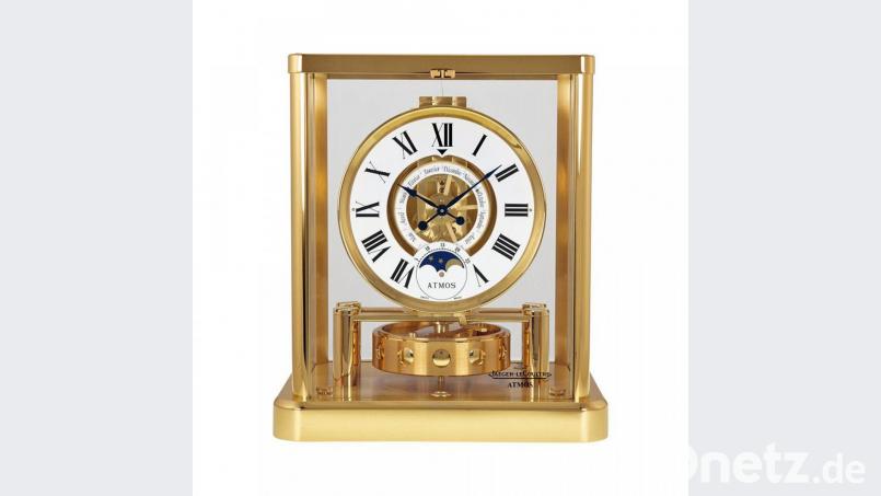 Solch ein Modell einer Tischuhr hat ein Unbekannter aus einem Auto gestohlen. Bild: exb