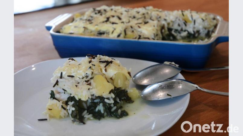 Fisch, Reis, Spinat und Ananas werden in diesem Gratin von OWZ-Küchenchef Michael Schiffer zusammengeführt. Bild: Gabi Schönberger