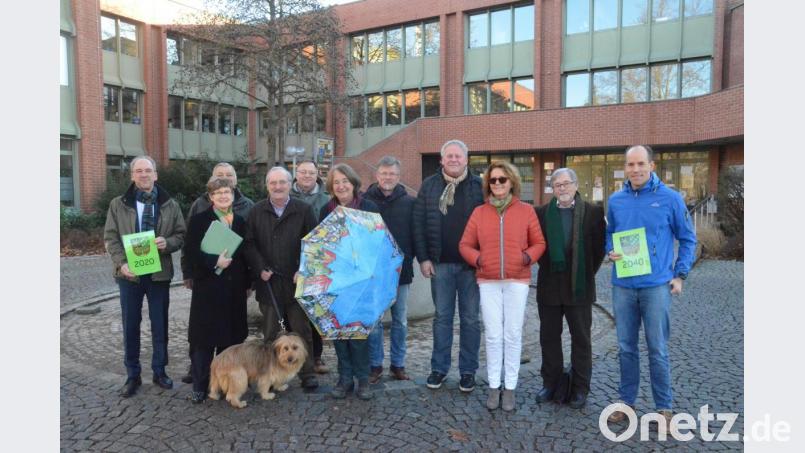 Die Grünen reichen ihre Wahlunterlagen im Neuen Rathaus ein. Bild: Kunz
