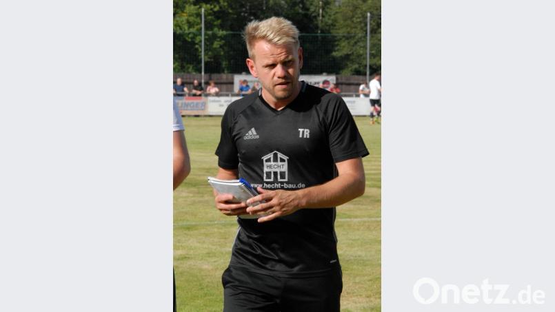 Der Mitterteicher Trainer Andreas Lang steht noch 14 Spiele in der Verantwortung bei den Stiftländern. Danach wechselt er zum Ligakonkurrenten FC Vorwärts Röslau. Bild: gb