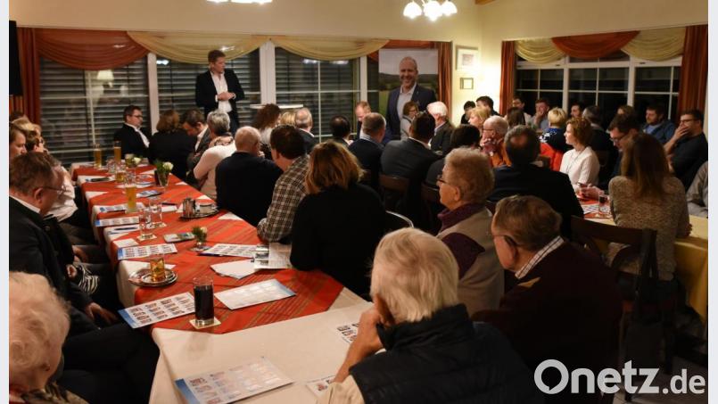Voller Saal beim Wahlkampfauftakt und Kandidatenkürung der Schnaittenbacher CSU. Kein Platz war mehr frei, als die Kandidaten ins Kreuzverhör genommen wurden Bild: e