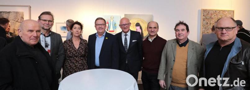Zur Jubiläumsausstellung zeigten (von links) die Künstler Paul Schinner, Bernhard Dagner – Kuratorin Michaela Grammer, Bürgermeister Martin Preuss, Georg Thurner/Sparda-Bank – Franz Weidinger, Jörg Schemmann Willi Koch ihre Arbeiten. Das Motto „Zehn aus Zehn“ steht auch für 10 Jahre Stadtgalerie. 	Bild: Wolfgang Steinbacher Bild: Wolfgang Steinbacher