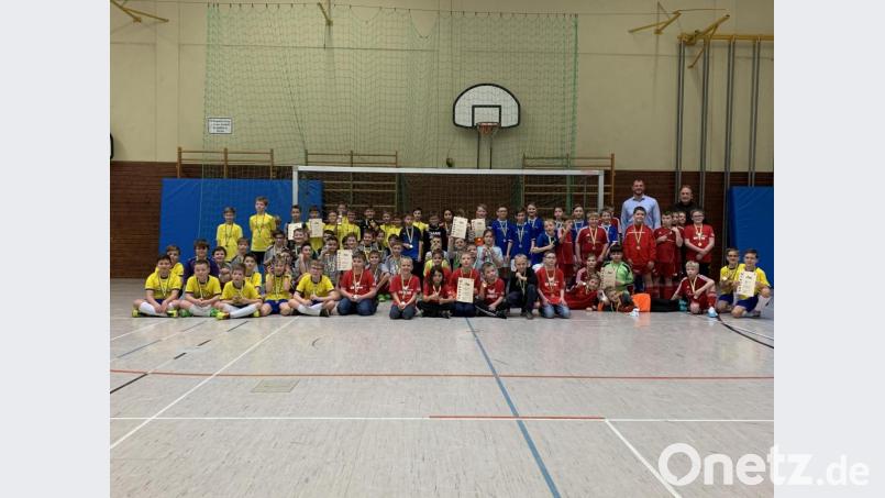 Die teilnehmenden Fußballmannschaften. Bild: hä