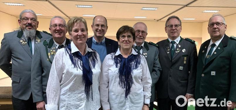 Für die Hammerwegschützen engagieren sich nach der Neuwahl weiterhin (von links) Armin Ertl, Hubert Heckl, Silvia Heckl, Stadtrat Hans-Walter Blum, Emma Dworzak, Wolfgang Henrichen, Johann Bäumler und Thomas Busch. Bild: R. Kreuzer