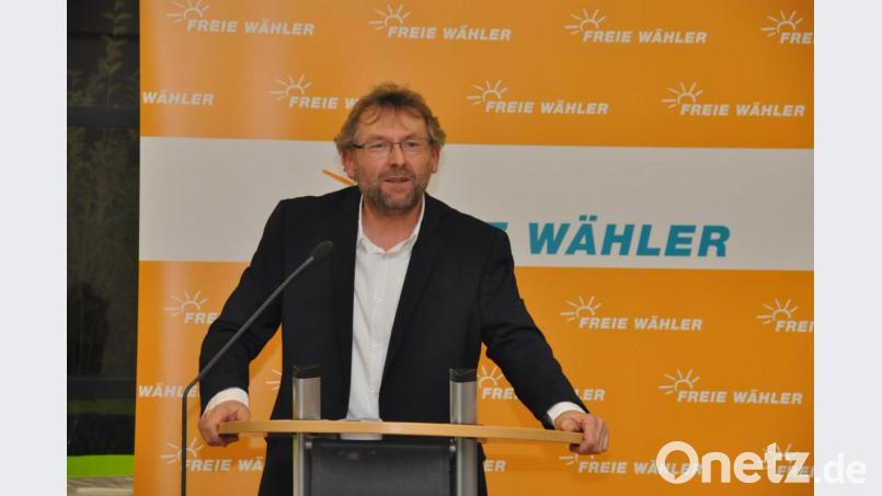 Hermann Schram, Bürgermeisterkandidat der Freien Wähler, erläuterte, welche Themen er als Rathauschef aufgreifen würde. Bild: exb