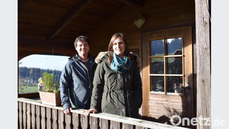 „Steinwald-Energie“, das sind Roland und Anja Putzer. Sie bieten Gruppenaufstellungen, Einzelgespräche, schamanische Hypnosesitzungen, meditative Wanderungen und Kräuter-Workshops an. Bild: szl