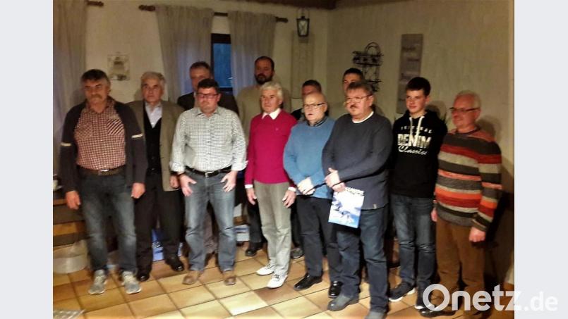 Die erfolgreichsten Züchter 2019 in der Reisevereinigung Sulzbach-Rosenberg mit (von links) Georg Herbst, Georg Wurzer, RV-Vorsitzendem Ludwig Maul, Rudi Späth, Hans Pirner, Josef Huber, Alfred Kraus, Alfred Heinz, Zweitem RV-Vorsitzenden Thomas Schmidt, Josef Paulus, Dominik Böhnisch und Walter Wawersig. Bild: ibj