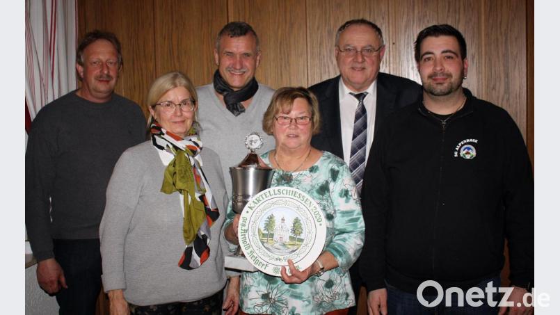 Beim Kartellschießen sind erfolgreich (von links): Klaus Schmid, Luise Amschl, Hans-Jürgen Gmeiner, Marianne Richter, Lothar Höher und Stefan Freundl. Bild: R. Kreuzer