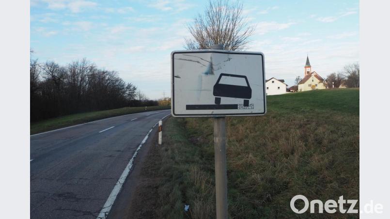 Bei Kemnath ist die Staatsstraße besonders holprig. Bald soll sie nicht nur glatt, sondern auch breiter werden. Bild: bl