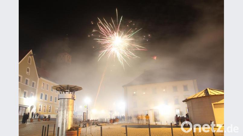 Besonders in der Innenstadt konnte man in der Silvesternacht oft nicht sehr weit schauen, so dicht lag der Feinstaubnebel über den Straßen. Bild: mfh