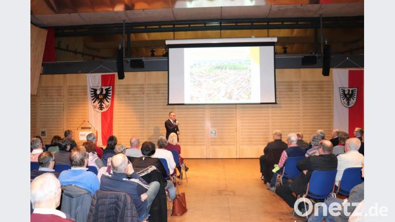 Bürgermeister Franz Stahl stellte in Bad Windsheim die Tirschenreuther Gartenschau vor. Bild: Stadt Tirschenreuth / K. Burkhard/exb