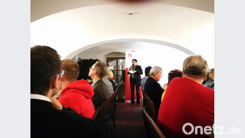 Drückende Enge herrschte im Nebenzimmer des Schießl beim offiziellen Wahlkampfauftakt der Amberger SPD. Bild: ass