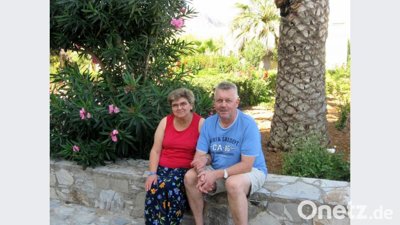Seltene Momente des Glücks: Gabriele Löw aus Waldthurn mit ihrem Mann im Kreta-Urlaub Bild: doa