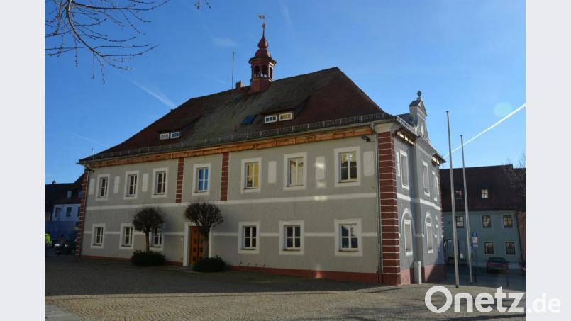 Die Planungen sind abgeschlossen. Zu Beginn des zweiten Quartals beginnen die Sanierungsarbeiten am Historischen Rathaus. Fertigstellung soll Ende 2021 sein. Dann soll das Gebäude aus dem Jahr 1731 in neuem Glanz erstrahlen. Bild: jr