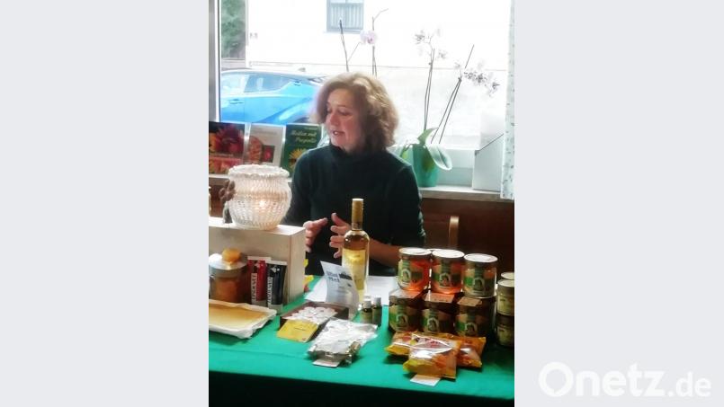 Beim Brunch informierte Luzia Ernst über Honig und Honigprodukte. Bild: njn