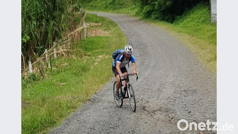Jürgen Langhans auf der Schotterstraße, die am Arenalsee entlang führt. Bild: exb
