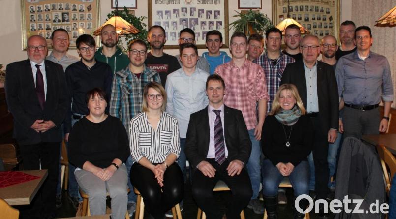 Bei der Nominierung (von links): Hans-Jürgen Reitzenstein, Uwe Herrmann, Patrick Kraus, Doris Maderer, Basti Barth, Peter Kölbel, Sabrina Schwab, Roland Herrmann, Nico Kohl, Tobias Kasper, Johannes Franz, Reinhard Kohl, Martin Fecher, Markus Schmid, Christopher Bär, Martina Pöllinger, Sebastian Knarr, Helmut Kölbel, Marco Scholz, Horst Heinel, Thomas Renner; nicht auf dem Bild: Peter Weiß Michael Loos, Volker Keck und Ronny Glaske. Bild: sis