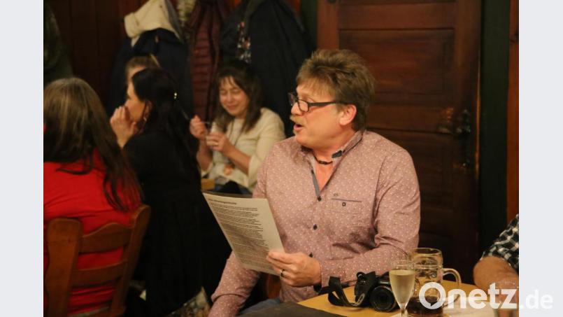 Humorige Weihnachtsgeschichte mitsamt Weihnachtsgedicht präsentierte Musikant Alfons Margraf. Bild: muk