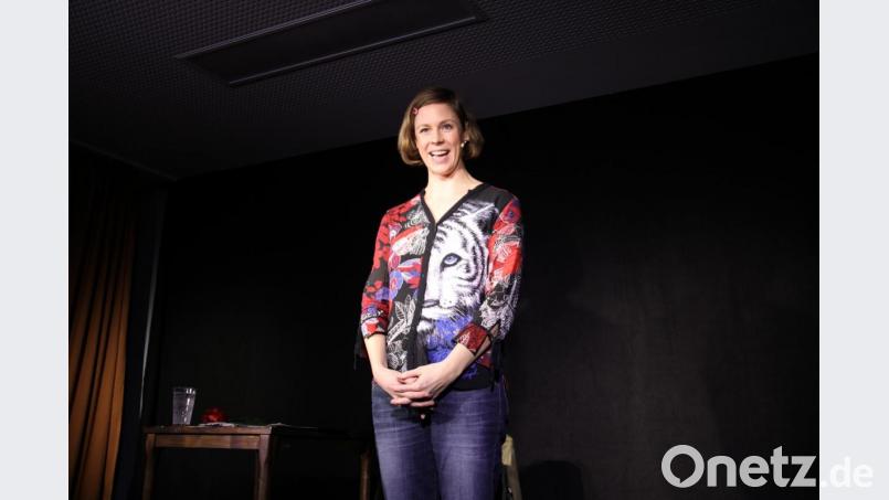 Die Kabarettistin Inka Meyer sagt in ihrem Programm &quot;Der Teufel trägt Parka&quot; dem Schönheitswahn satirisch den Kampf an. Bild: prh