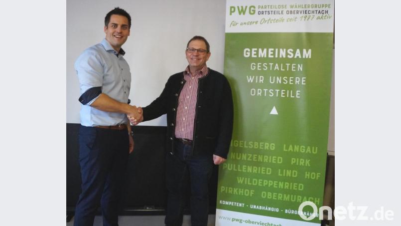 Der Vorsitzende der Parteilosen Wählergruppe der Ortsteile (PWG), Egbert Völkl (rechts), steht mit seiner Gruppe voll hinter dem Bürgermeisterkandidaten Rudolf Teplitzky. Bild: weu