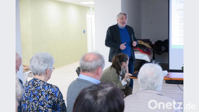 „Die Zahl der pflegebedürftigen Menschen wird in der nächsten Jahren sprunghaft ansteigen“ vermutete der Pflegewissenschaftler und Gerontologe Dr. Gerd Schuster. Bild: jzk