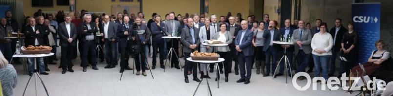 Mit einer Einladung von Vereinsvertretern ins Atrium der Mittelschule wollten die CSU-Ortsverbände Ursensollen, Hohenkemnath und Hausen die von ihnen propagierte Förderung der Vereine und des Ehrenamts unterstreichen. Bild: usc