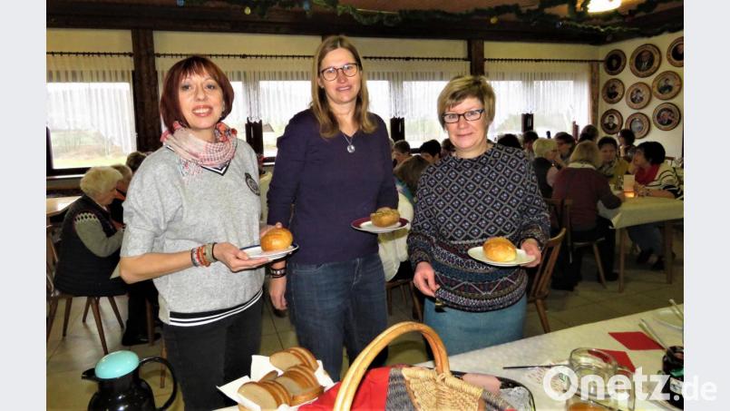 Mit dabei waren die Bürgermeisterkandidatinnen Jutta Deiml, Ute Döhler und Isgard Forschepiepe (von links). Bild: ubb
