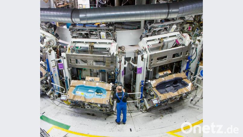 Die Automobilindustrie, wie hier BMW, gehört mit ihren Zulieferern zu den wichtigsten Arbeitgebern der Region. Die Konjunkturdelle in der Metall- und Elektroindustrie macht sich auf dem Arbeitsmarkt bemerkbar. Bild: Hösamer