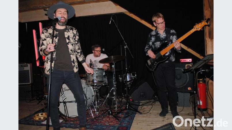 Großartiges Konzert: San2 und seine Soul Patrol mit Geoff Gascoyne (rechts) am Fender Bass. Bild: gge
