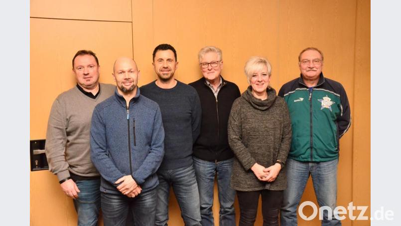 Die sportliche Misere konnte dem Vorstand nichts anhaben. Allesamt erklärten sich (von links) Hans Kraus, Diana Stephan, Christian Staudinger senior, Hubert Grillmeier, Reinhold Strobl und Thomas Wehner für ein Weitermachen in ihren Posten bereit. Bild: fjo
