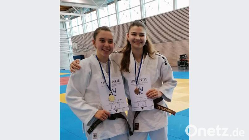 Sarah Spitzhirn und Anna Schneider belegten bei der Nordbayerischen Meisterschaft die Plätze eins und drei. Bild: exb